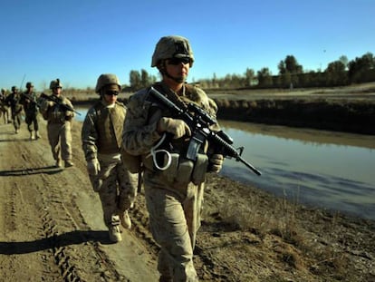 Patrulla de marines en Afganistán.