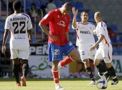 Armenteros celebra su gol con Chevantón.