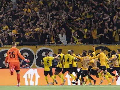 Los jugadores del Young Boys celebran su triunfo ante el Manchester United