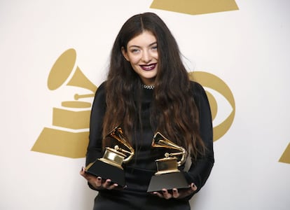 La cantante Lorde recibe dos galardones, a la mejor canción por 'Royals' y como mejor actuación pop solista.