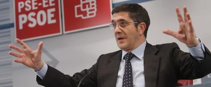 El 'lehendakari', Patxi López, durante la comparecencia en la que ha pedido un congreso para elegir al nuevo líder del PSOE.