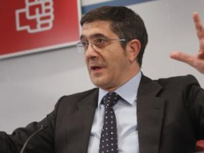 El 'lehendakari', Patxi López, durante la comparecencia en la que ha pedido un congreso para elegir al nuevo líder del PSOE.