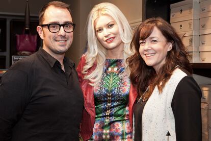 Pablo Paniagua (Director de comunicación e imagen de Fosco) con la diseñadora Maya Hansen y Marta Moldes (Gerente de S Moda).