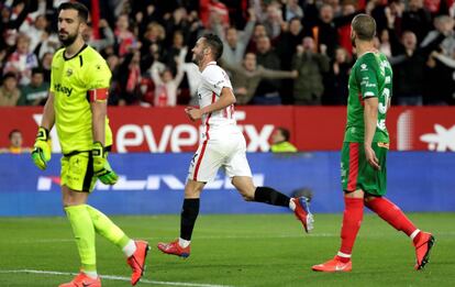 Sarabia celebra el segundo gol del Sevilla. 