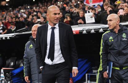 Zidane y Bettoni, durante el Real Madrid-Deportivo.