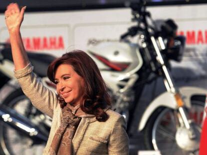 A presidenta argentina, durante a inauguração de uma fábrica de motocicletas em Buenos Aires, no dia 23 de julho.