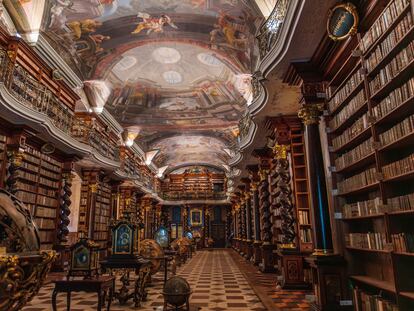 La biblioteca barroca del Klementinum de Praga (República Checa).