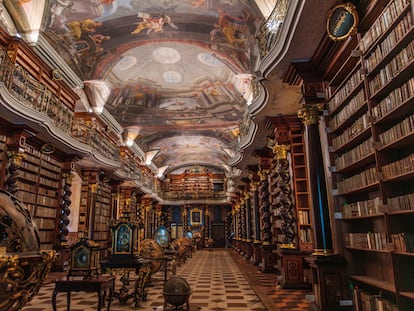 La biblioteca barroca del Klementinum de Praga (República Checa).