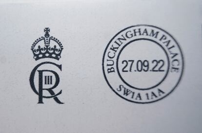 Nuevo emblema de Carlos III que sustituirá el que ha protagonizado los 70 años de reinado de Isabel II.