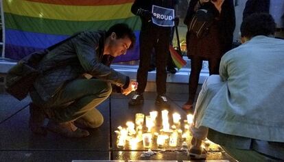 Espelmes per les víctimes al club d'Orlando.