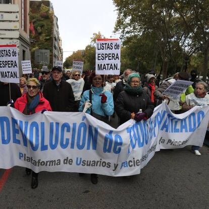 Manifestacion de la Marea Blanca madrilñea frente al ministerio de Sanidad el domingo 17 de noviembre.