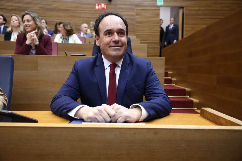 Pérez Llorca pide perdón a las víctimas de la dana al tomar posesión ...