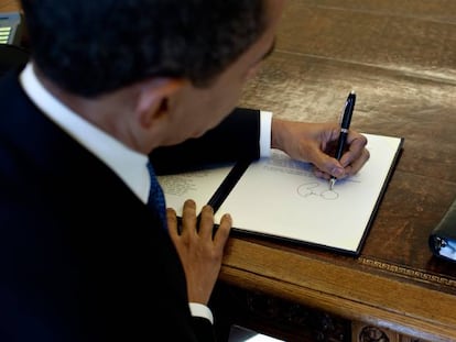 Barack Obama despacha em seu gabinete