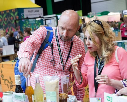 Visitantes degustan productos ecológicos durante la anterior edición de Organic Food Iberia.