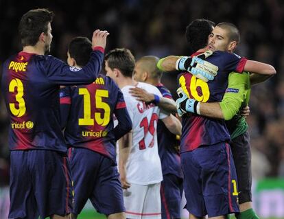 Los jugadores del Bar&ccedil;a celebran el pase a semifinales