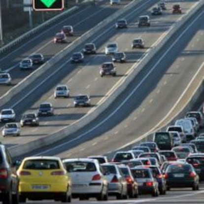 Fomento piensa en sus autovías de Madrid para estrenar el pago por uso