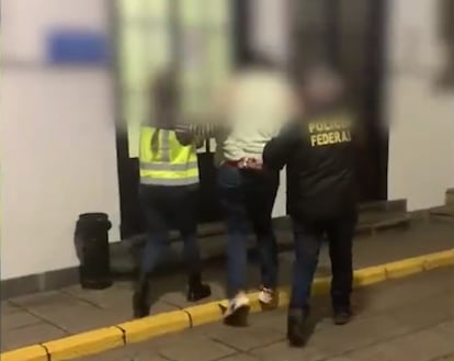 Imágenes de la Policía Nacional del operativo en el que se desarticuló una banda que captaba mujeres de Brasil y las explotaba sexualmente en Galicia y Asturias.