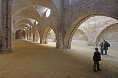 Unos turistas, en el interior de las Atarazanas.