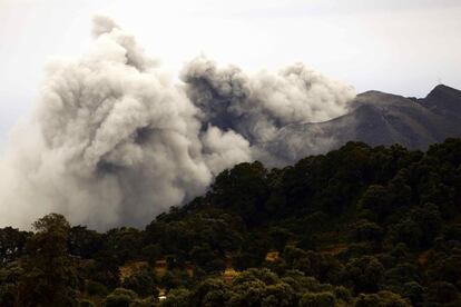 La erupción del volcán Turrialba obligó al cierre del aeropuerto internacional de San José (Costa Rica).