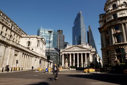 La sede del Banco de Inglaterra, en el centro financiero de Londres, durante el confinamiento.