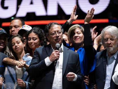 El recién elegido presidente de Colombia, Gustavo Petro, da un discurso en el Movistar Arena de Bogotá, el 19 de junio de 2022, después de ganar la segunda vuelta de las elecciones.