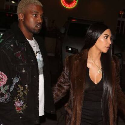 El rapero Kayne West y su mujer Kim Kardashian.