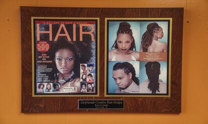Fotografías expuestas en el Noire Salon, en Silver Spring, Maryland, con peinados realizados por la peluquera Camille Robbins.