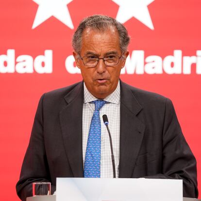 El consejero de Educación, Universidades, Ciencia y portavoz de la Comunidad de Madrid,  Enrique Ossorio, comparece en rueda de prensa tras la reunión del Consejo de Gobierno de la Comunidad de Madrid, a 7 de julio de 2021, en Madrid, (España). En su intervención, Ossorio ha informado de la aprobación del Proyecto de Ley Maestra de Libertad Educativa de la Comunidad de Madrid para que el texto pueda ser remitido a la Asamblea de Madrid e iniciar el debate previo a su entrada en vigor. Esta ley tiene como objetivo garantizar la igualdad de oportunidades, avalar el derecho a recibir las enseñanzas en castellano, confirmar la pluralidad de la oferta educativa y fomentar la excelencia académica, asegurando la transparencia informativa en todos los procesos, según ha señalado.
07 JULIO 2021;OSSORIO;LEY MAESTRA;MADRID
A. Pérez Meca / Europa Press
07/07/2021