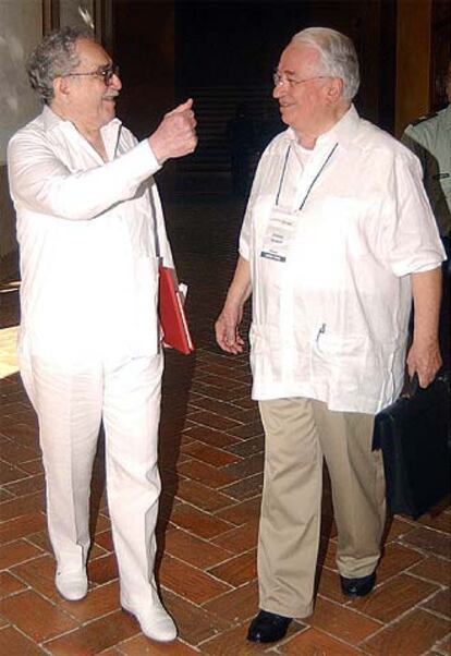Gabriel García Márquez (a la izquierda) y Belisario Betancur, el jueves, en Cartagena de Indias.