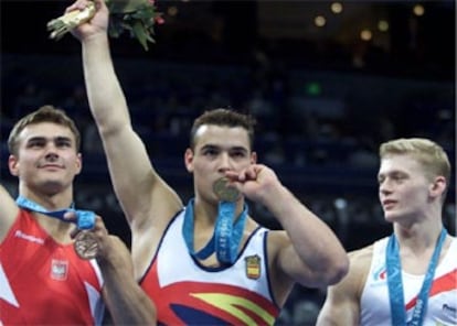 Gervasio Deferr recoge la medalla de plata en los Mundiales de Alemania.