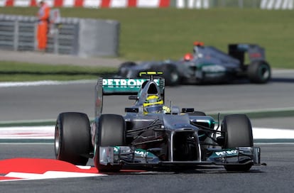 Los pilotos de Mercedes Nico Rosberg y Michael Schumacher.