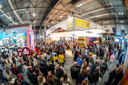 Ambiente en la feria de turismo Fitur, este domingo en Madrid.