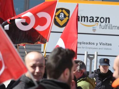 Trabajadores de Amazon durante una de las jornadas de huelga del pasado marzo.