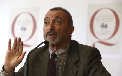 Arturo Pérez Reverte, durante la presentacíon de la edición popular y escolar del Quijote, adaptada por él.
