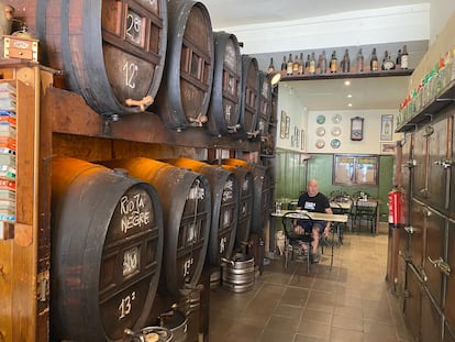 Les botes de vi a la Bodega Manolo.