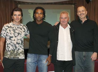 Los artistas Juanes, Yotuel de Orihas, Victor Manuel y Miguel Bosé (de izq. a dcha.) han presentado hoy el segundo concierto 'Paz sin Fronteras'