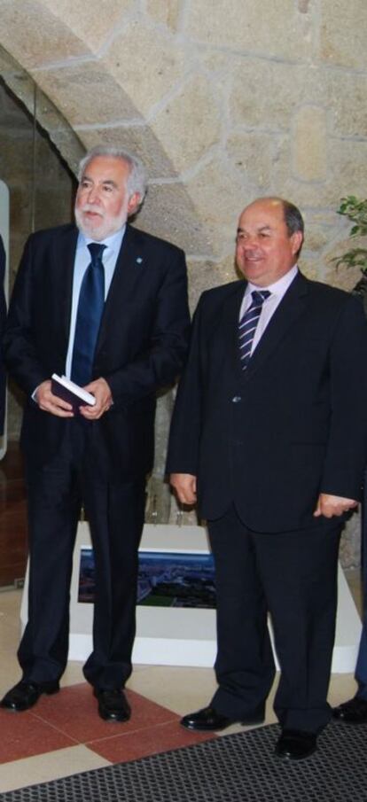 Miguel Santalices, a la izquierda, con el también diputado popular Antonio Mouriño.