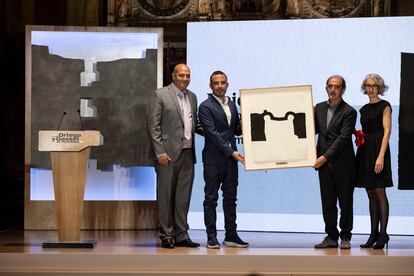 Los periodistas de Reuters Labib Nasir y Suhaib Salem han recogido el premio a mejor fotografía en nombre de Mohammed Salem, que está cubriendo la guerra en Gaza desde el 7 de octubre.