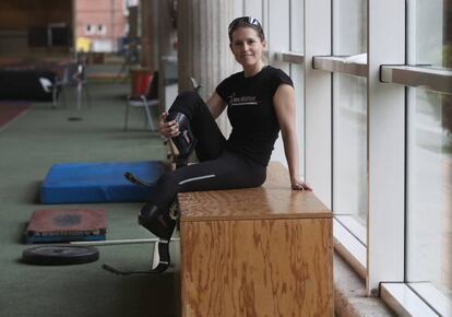 Sara Andrés, profesora de primaria y atleta paralímpica, en el Centro de Alto Rendimiento del Consejo Superior de Deportes en Madrid.