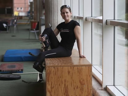 Sara Andrés, profesora de primaria y atleta paralímpica, en el Centro de Alto Rendimiento del Consejo Superior de Deportes en Madrid.