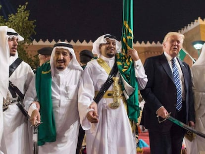Donald Trump, con el rey Salman (segundo por la izquierda) durante la reciente visita del presidente de Estados Unidos a Arabia Saud&iacute;.&nbsp;