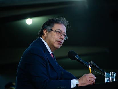 El presidente Gustavo Petro canceló su agenda en Toulouse para viajar a la zona afectada por los deslaves que tiene aislada a varias poblaciones del suroccidente de Colombia.