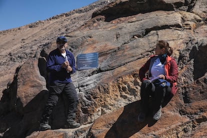 Colocan una placa para declarar extinto el glaciar Ayoloco, en el volcán Iztaccíhuatl