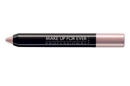 Sombra Aqua Shadow de Make Up Forever en formato lápiz con acabado metalizado y una larguísima duración. La variedad de colores te sorprenderá. Se venden en exclusiva en Sephora y cuestan 19 euros.