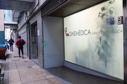 Entrada de la clínica abortiva Ginemédica, en Valladolid.