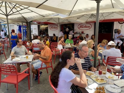 Terraza de Barbiana, en Sanlúcar. J.C. CAPEL