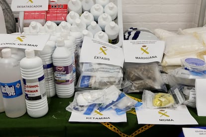 Parte de la droga incautada por la Guardia Civil.