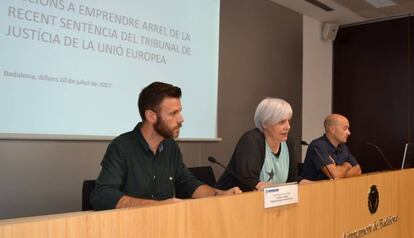 Roda de premsa a l'Ajuntament de Badalona.