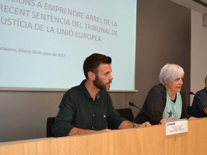 Roda de premsa a l'Ajuntament de Badalona.