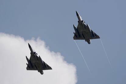 Dos aviones de combate taiwaneses sobrevuelan la isla ante los ejercicios militares chinos.